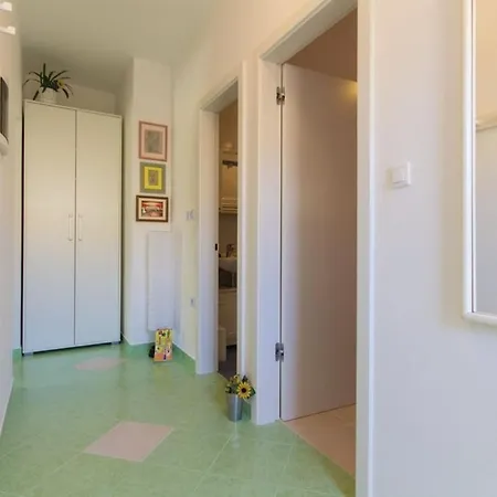 Two Bedroom Valdebecco For 5 Persons 아파트 *