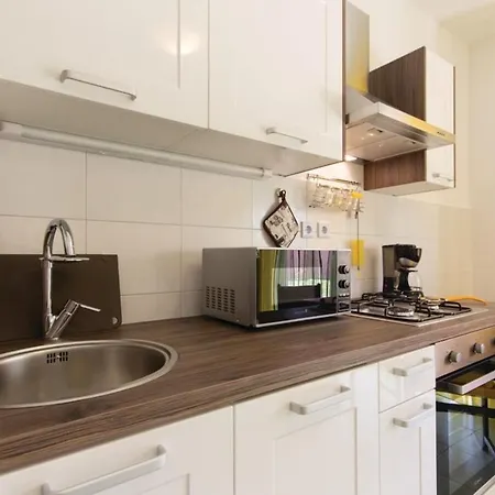 Two Bedroom Valdebecco For 5 Persons 풀라