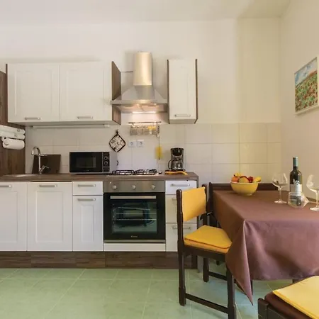 Two Bedroom Valdebecco For 5 Persons