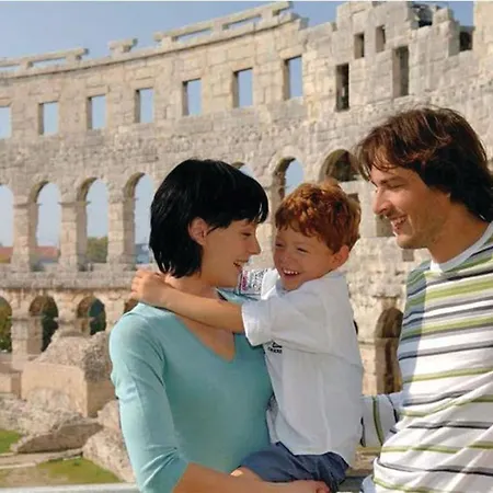 Two Bedroom Valdebecco For 5 Persons Apartment Pula