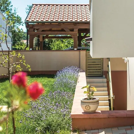 Two Bedroom Valdebecco For 5 Persons Pula