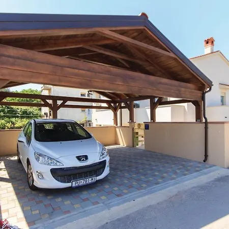 Two Bedroom Valdebecco For 5 Persons Апартаменты Пула